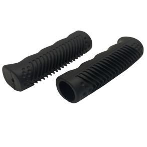 Hndtag i sort plastic med fingerformet riller